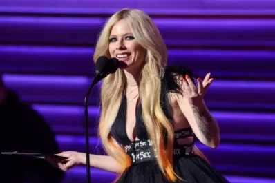 En qué se basa la insólita teoría de que Avril Lavigne está muerta