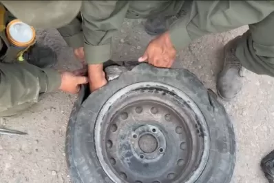 Encontraron 19 kilos de marihuana en una rueda de auxilio y en dos mochilas