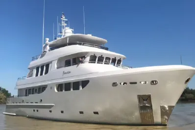 Bandido: cómo es el yate en el que Insaurralde disfrutó de un paseo por el Mediterráneo con Sofía Clerici