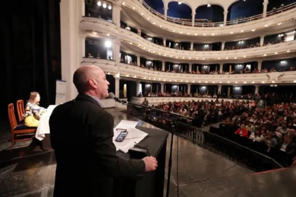 El ministro de Educación envió un proyecto de ley para garantizar la formación docente gratuita