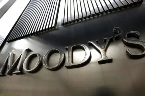 Moody's prevé que el gobierno de Milei irá por el reperfilamiento de la deuda en 2025