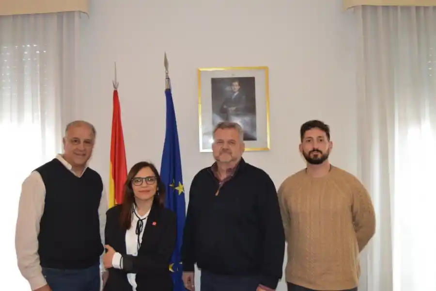 DATO. Suárez dijo que hay alrededor de 400.000 españoles residentes.