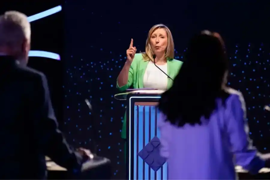 Myriam Bregman en el debate presidencial.