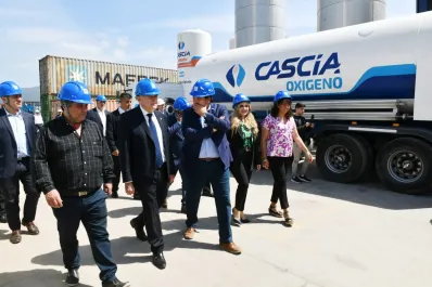 Jaldo recorrió la planta de Cascia: “Con esfuerzo ha crecido esta empresa de la industria medicinal”