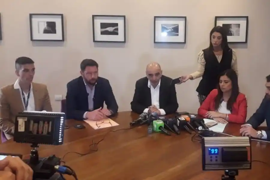 MAS DETALLES. El ministro Edmundo Jiménez aparece con los fiscales Carlos Picón y Mariana Rivadeneira y otros funcionarios del MPF.