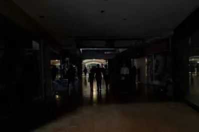 Tucumán: una quema de cañaveral en la línea de El Bracho provocó un corte de electricidad