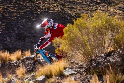 A los 44 años y con bici eléctrica, Javier Santiago sigue sumando títulos