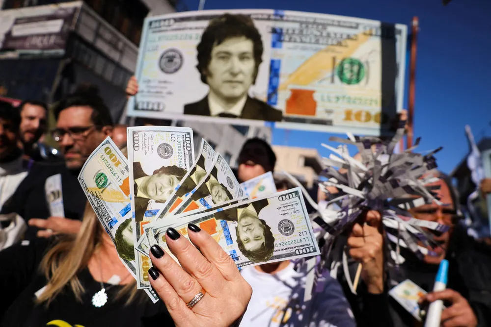 DÓLAR. Javier Milei, ante las acusaciones por la corrida de la divisa de EEUU.