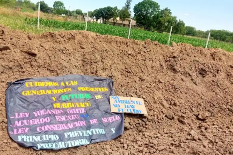 CARTELES. Con estos elementos apuntan por qué no quieren la planta.