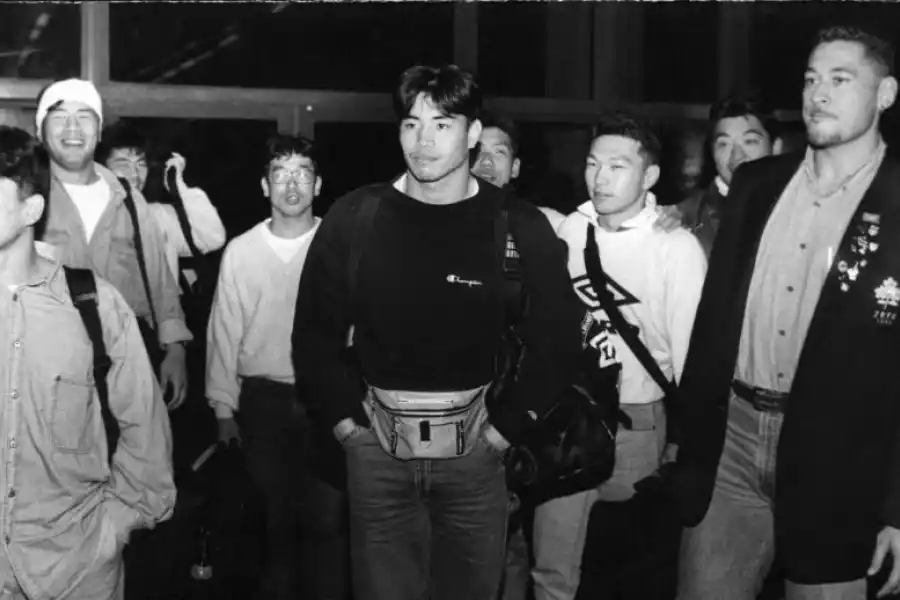 BIENVENIDA. Los japoneses en su llegada al aeropuerto Benjamín Matienzo.