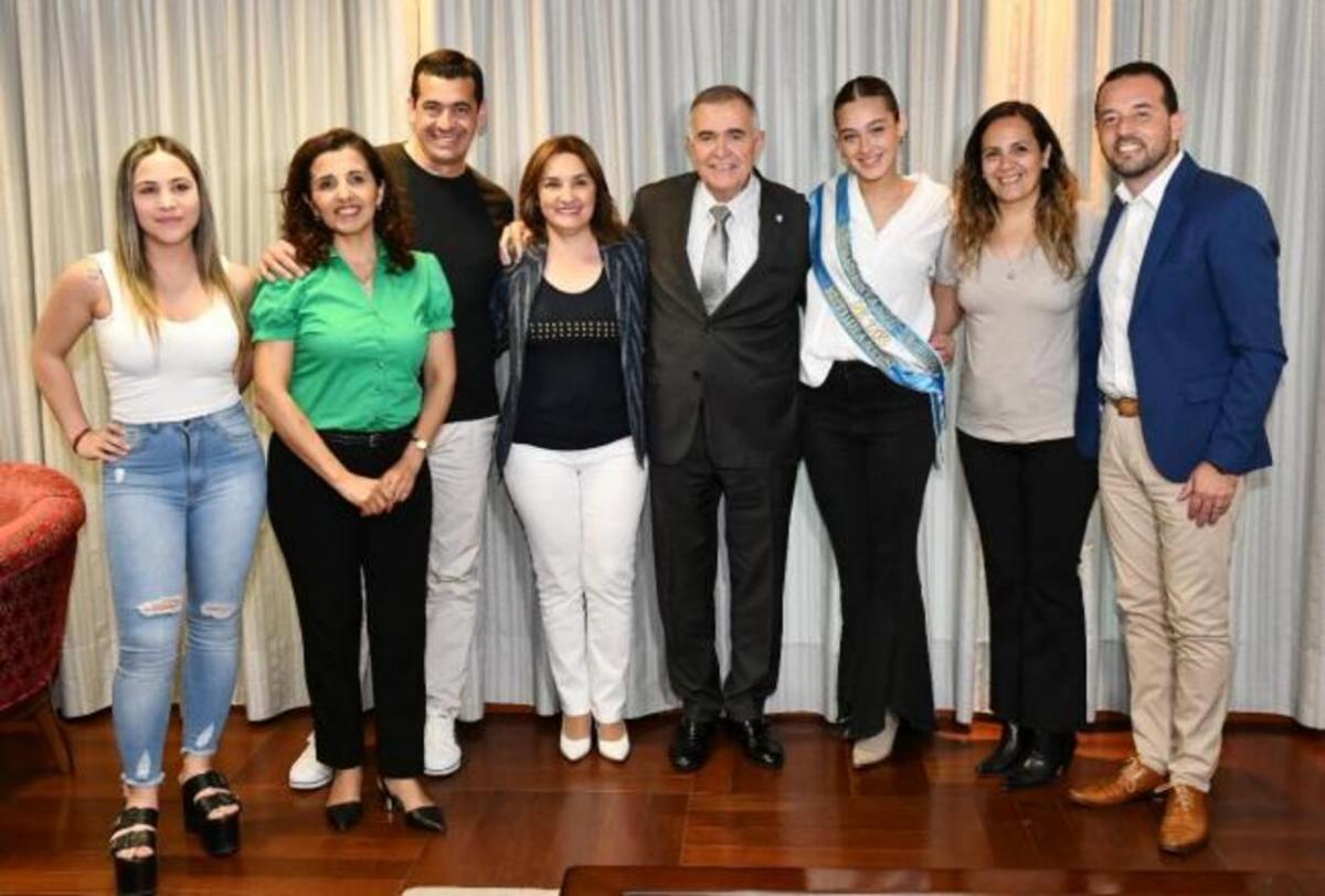 Jaldo recibió a Josefina Astorga, la joven tucumana elegida Reina Nacional de los Estudiantes
