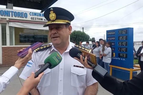 Albañiles de la Policía construyen la casa del jefe de la fuerza en El Cadillal