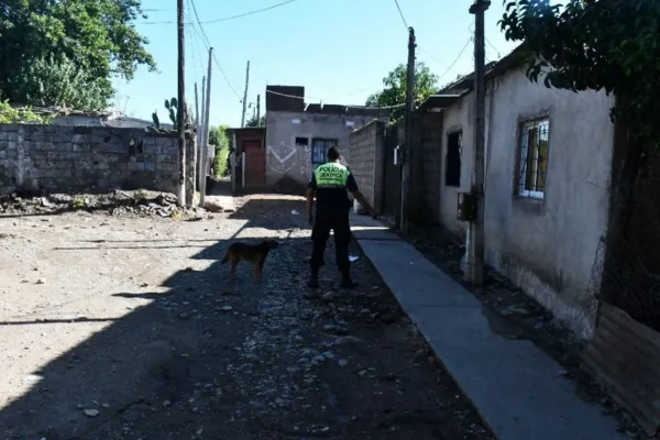 Un hombre está acusado de matar a otro de 10 disparos por un tema de drogas