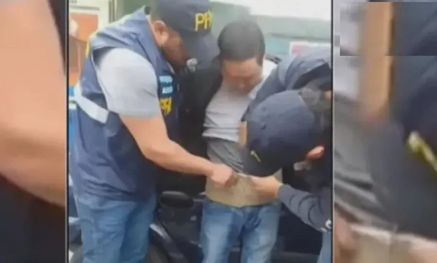 Buenos Aires: arrestaron a tres arbolitos con medio millón de dólares pegados a sus cuerpos