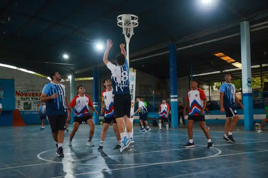 PRECISIÓN Y RAPIDEZ. El juego es dinámico y entretenido para verlo desde afuera.