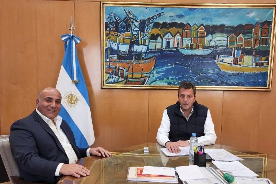 EN BUENOS AIRES. El gobernador Manzur, con el ministro de Economía Sergio Massa. Foto de Comunicación Pública (Archivo)