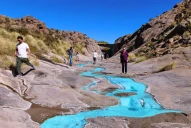 Vacaciones 2025: cómo llegar al río de aguas turquesas que está escondido entre Tucumán y Catamarca