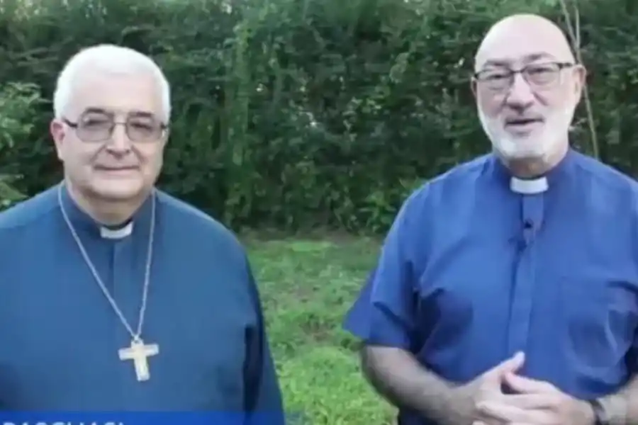 El arzobispo Carlos Sánchez y el obispo auxiliar.