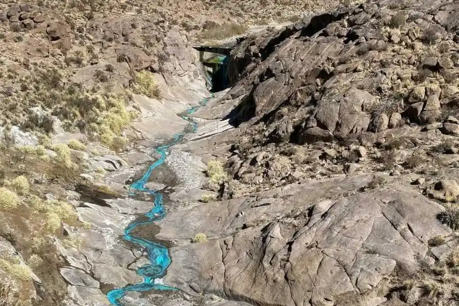 Vacaciones 2023/24: cómo llegar al río de aguas turquesas que está escondido entre Tucumán y Catamarca