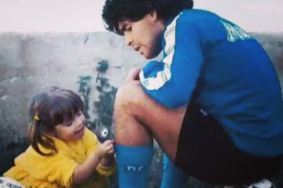 Dalma Maradona con Diego en Napoli