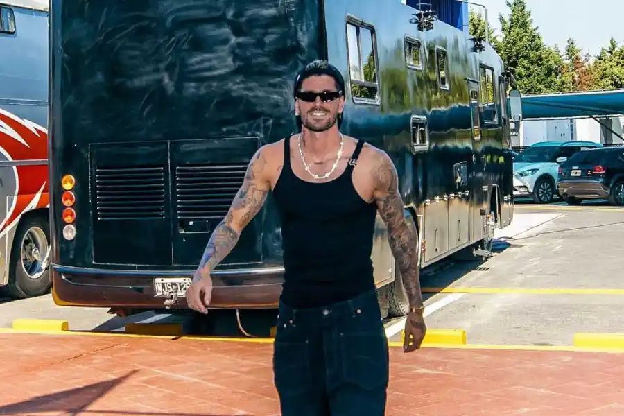 De Paul en su llegada al país.