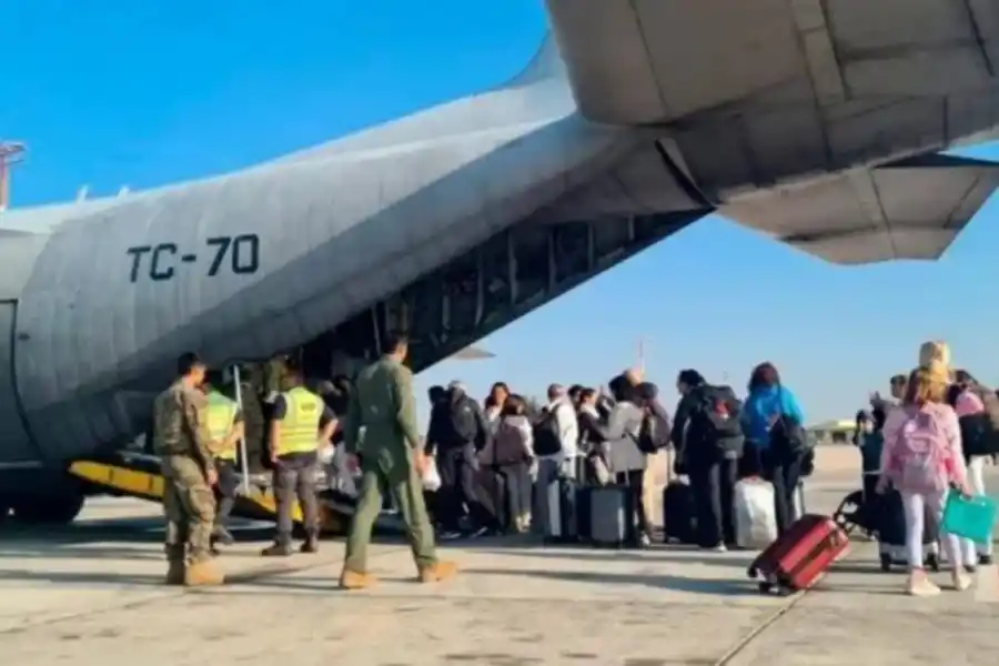El primer grupo de argentinos repatriados de Israel