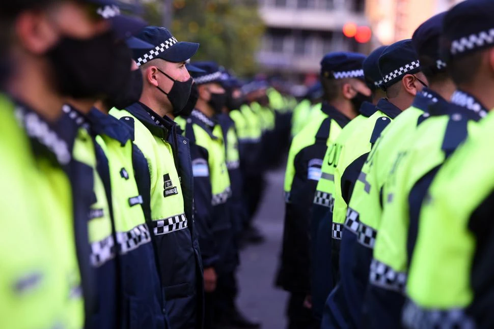 Los albañiles de la Policía: un caso que puede acelerar cambios en Seguridad