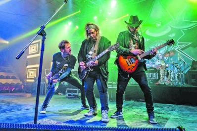 Caras Extrañas está de vuelta para rockear