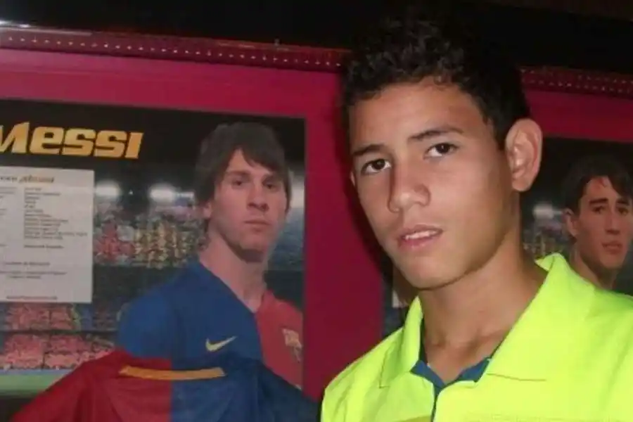 ¿Quién es Antonio Sanabria, el delantero paraguayo que escupió a Messi por la espalda?