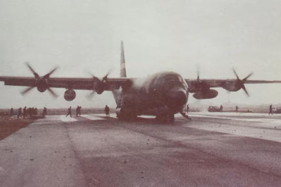 Guerra en Israel: cómo es el avión Hércules que se utiliza para repatriar argentinos