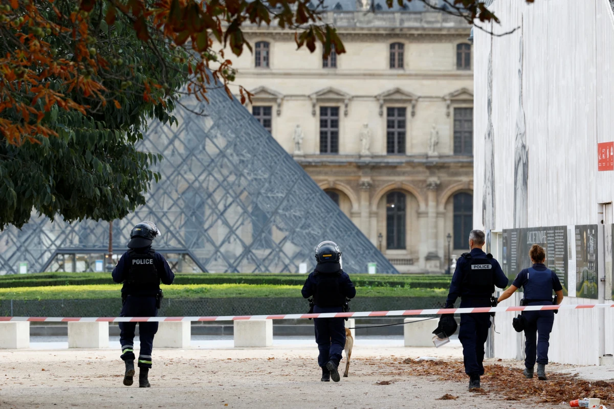 Por temor a un atentando, evacuaron el Museo del Louvre y el Palacio de Versalles
