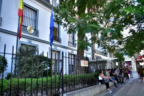 Solicitantes piden auxilio a España por el trámite de nacionalidad