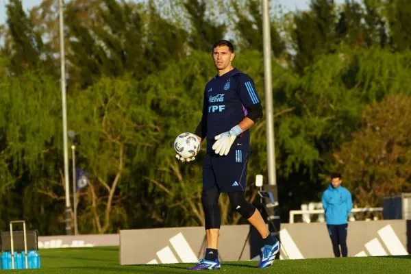 “Dibu” Martínez va por un nuevo récord en la Selección Argentina