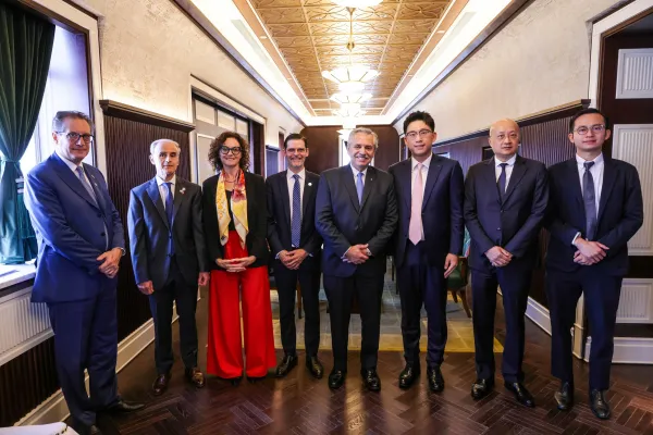 El Presidente se reunió con empresarios de China por proyectos de litio y el Belgrano Cargas