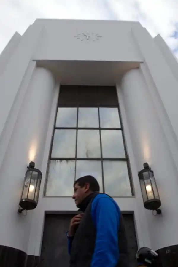 Relojes monumentales: el hombre que le marca el tiempo a los tucumanos