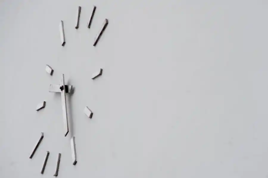 EN LA CITY. Omar Martoni tuvo a su cargo la puesta en marcha del reloj el ex Banco Hipotecario, en San Martín y Junín. 