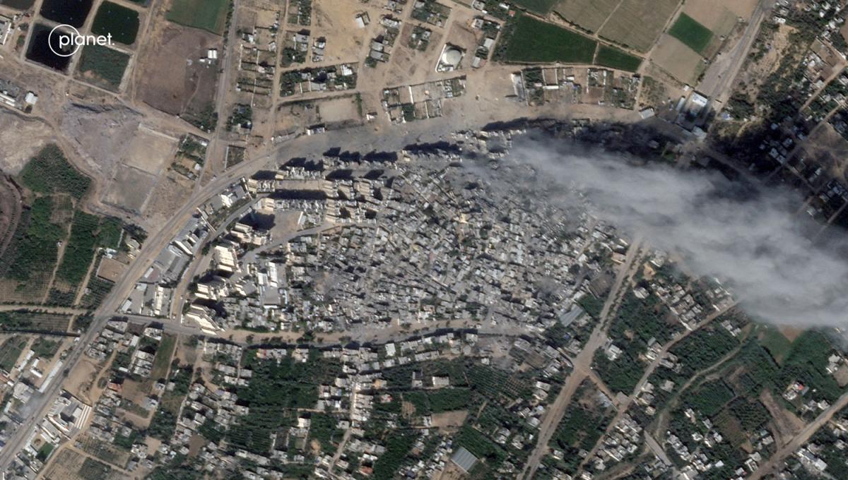 DESDE EL AIRE. Una imagen satelital muestra la zona de Beit Hanoun, al norte de Gaza, reducida a escombros.