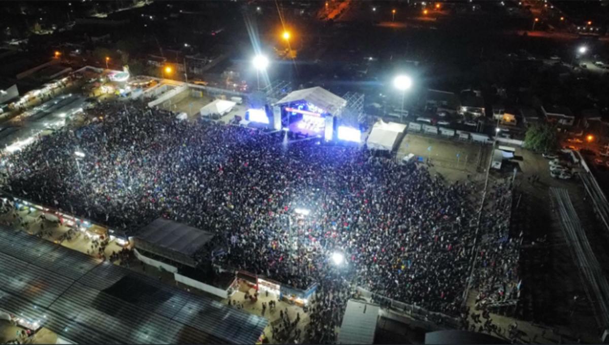 REPLETO. Cerca de 40 mil personas asistieron al recital de Cristian Castro en el cierre del Festival del Caballo, en Trancas.