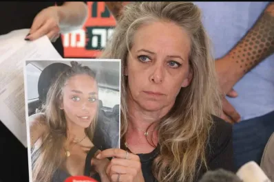 La angustiante súplica de la madre de la rehén exhibida por Hamas: “Tráiganla de vuelta”