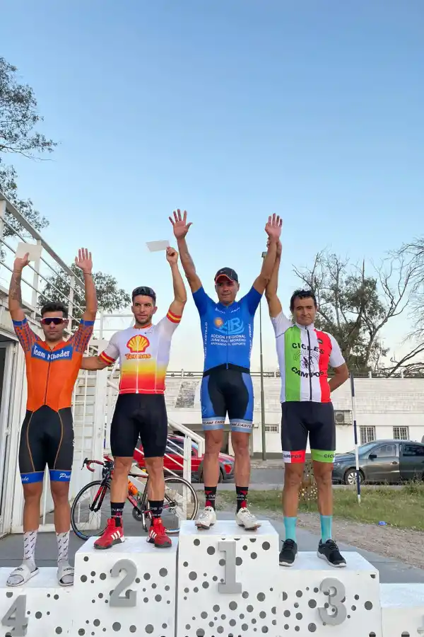 PODIO. La fiesta del ciclismo se cierra cada fin de semana con la premiación de la categoría más competitiva.