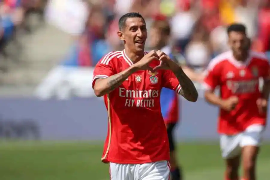 ACTIVO. En Benfica, Fideo sigue jugando a buen nivel.
