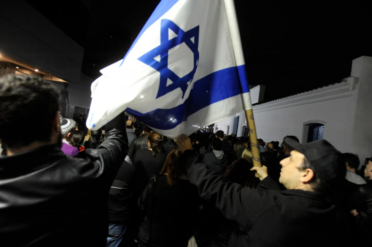 APOYO A ISRAEL. Cientos de personas participaron del acto que se desarrolló en la Casa Histórica.