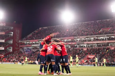 Independiente goleó a Barracas y recuperó la punta en la Copa de la Liga