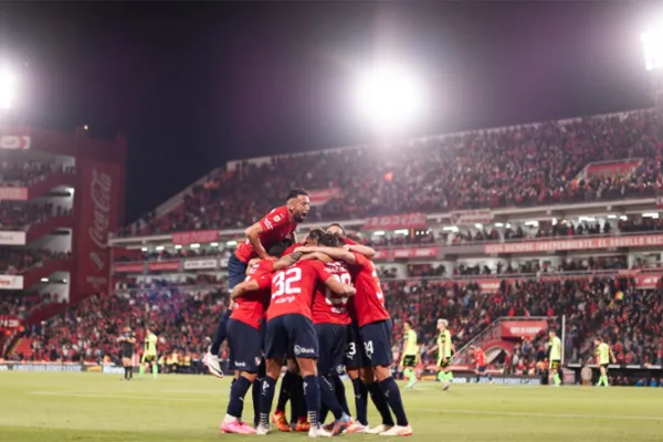 Independiente goleó a Barracas y recuperó la punta en la Copa de la Liga