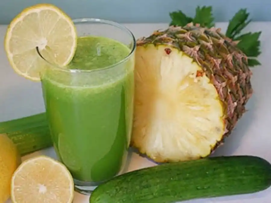 Batido de pepino y ananá.