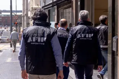 Después de los allanamientos, la Comisión Nacional de Valores suspendió a Santander Valores S.A.