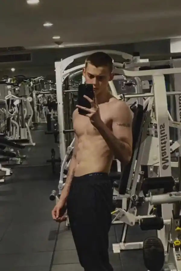 El increíble cambio físico de Felipe, el hijo de Ricardo Fort