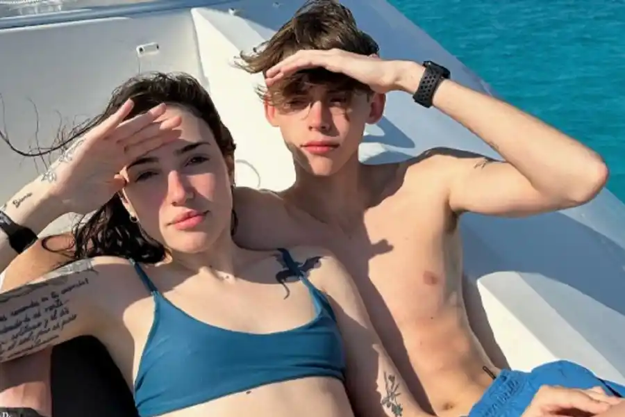 Felipe Fort junto a su novia