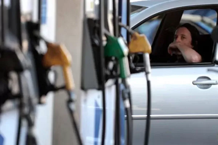 ¿Por qué falta combustible en diferentes estaciones de servicio?