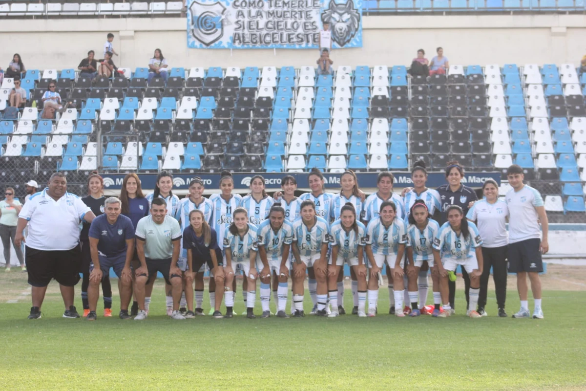 ILUSIONADAS. Atlético demostró que el fútbol femenino tucumano está en su mejor momento. 